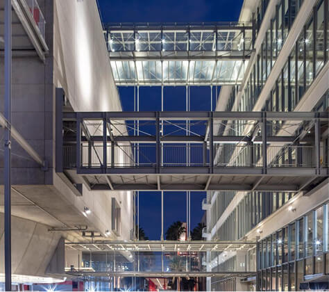Connecting two buildings